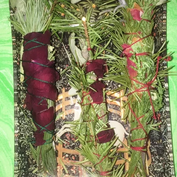 Yule botanical bouquet wand small- handmade holiday gift decor dried floral - Picture 1 of 4